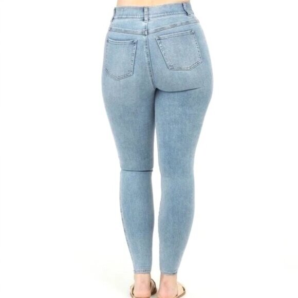 SPANX Ankle Skinny Jeans, Light Vintage Wash M PETITE - Picture 3 of 8